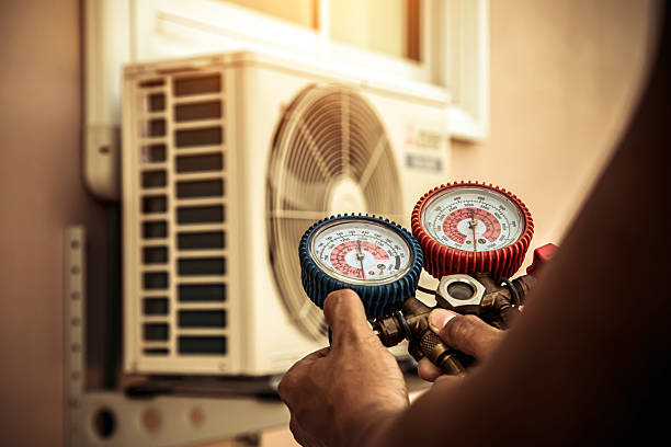Professional Hvac technician working in Lake Panasoffkee, FL